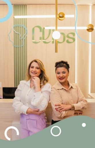 Fundadoras da CLIPS na recepção da clínica